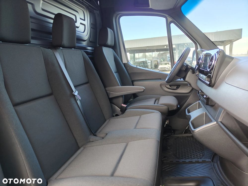 Mercedes-Benz Sprinter - 12
