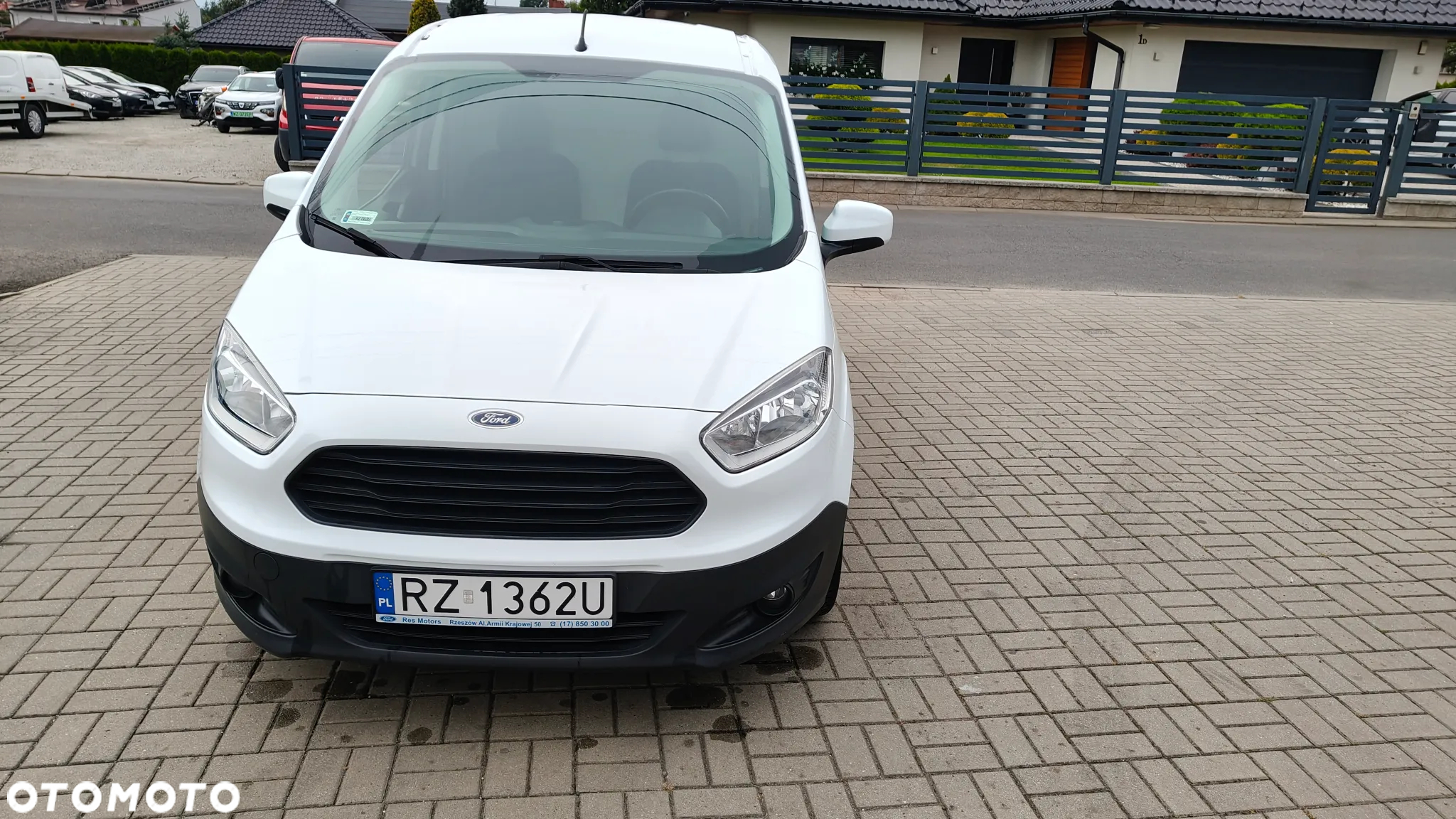 Ford Transit Courier - 4