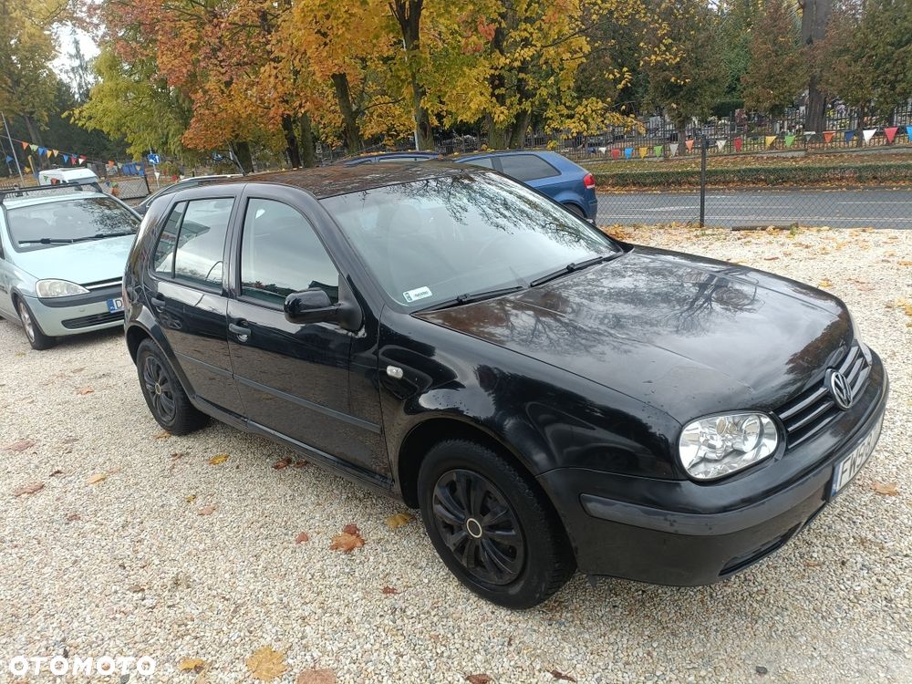 Volkswagen Golf - 1