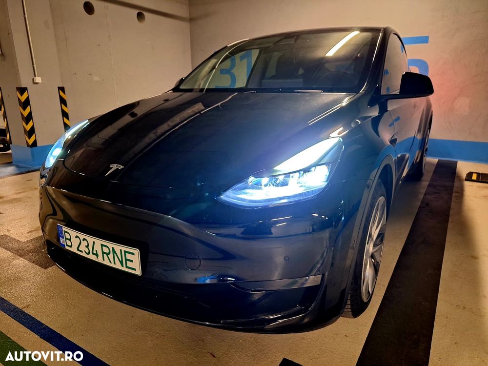 Tesla Model Y Long Range Dual Motor AWD - 16