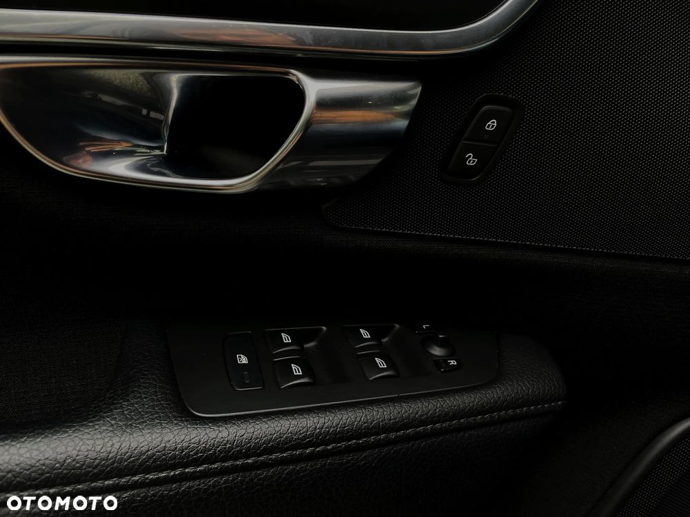 Volvo V90 D4 Geartronic Kinetic - 33