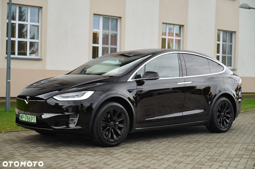 Tesla Model X 90 D - 8