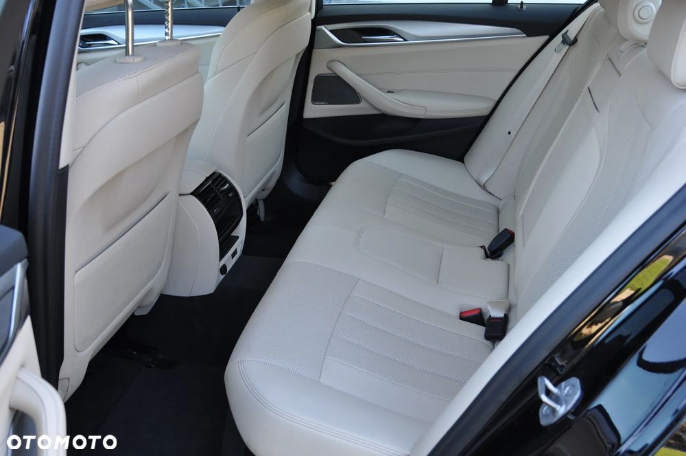 BMW Seria 5 520d xDrive - 13