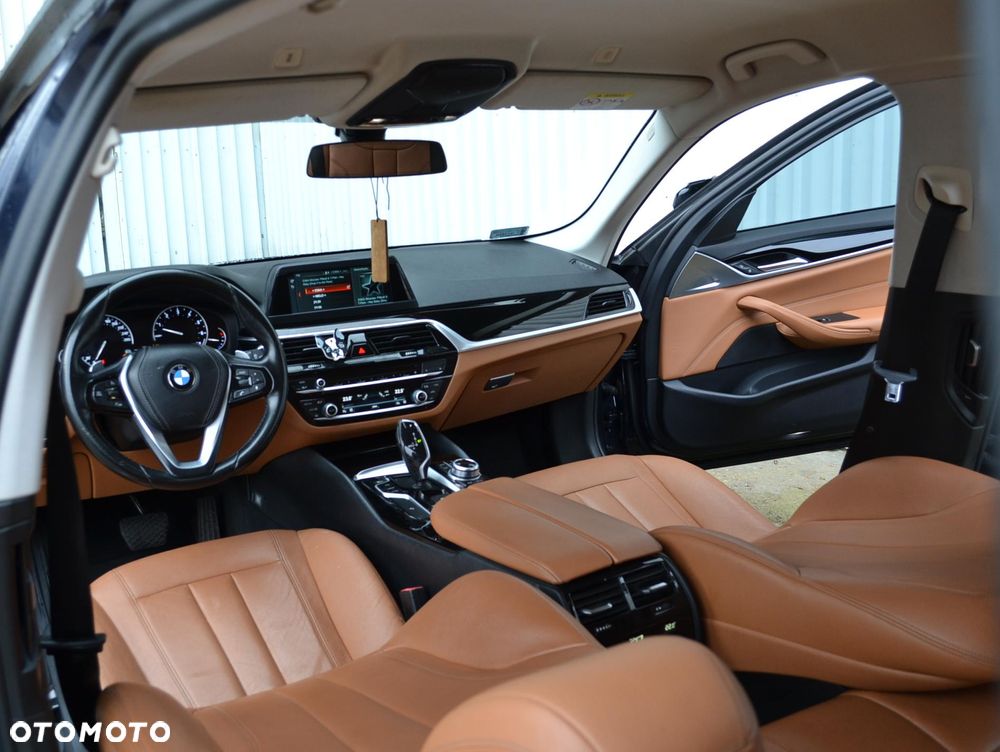 BMW Seria 5 520i Sport Line - 9