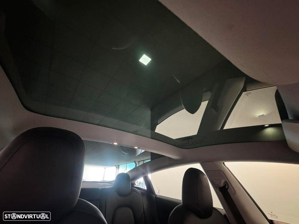 Tesla Model 3 Long-Range Dual Motor AWD - 17