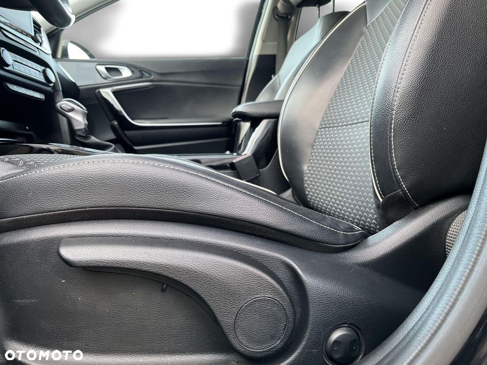 Kia Ceed - 12
