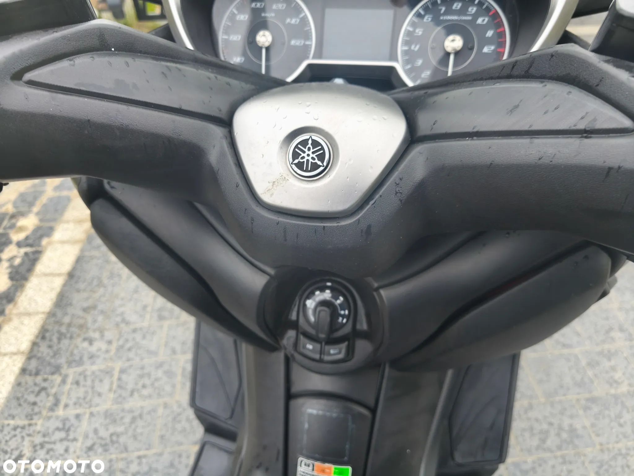 Yamaha X-max - 10