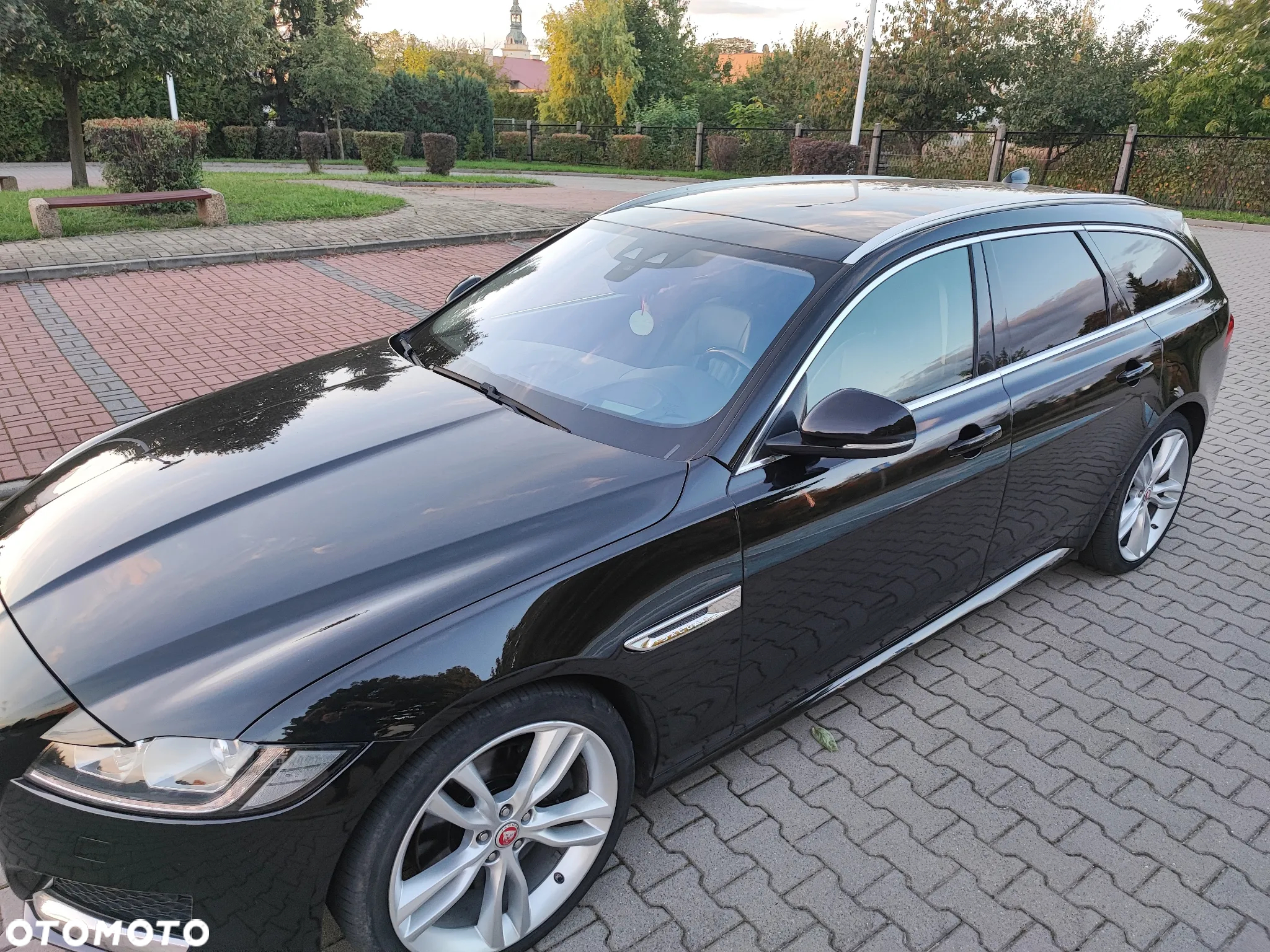 Jaguar XF 30d Sportbrake Portfolio - 7