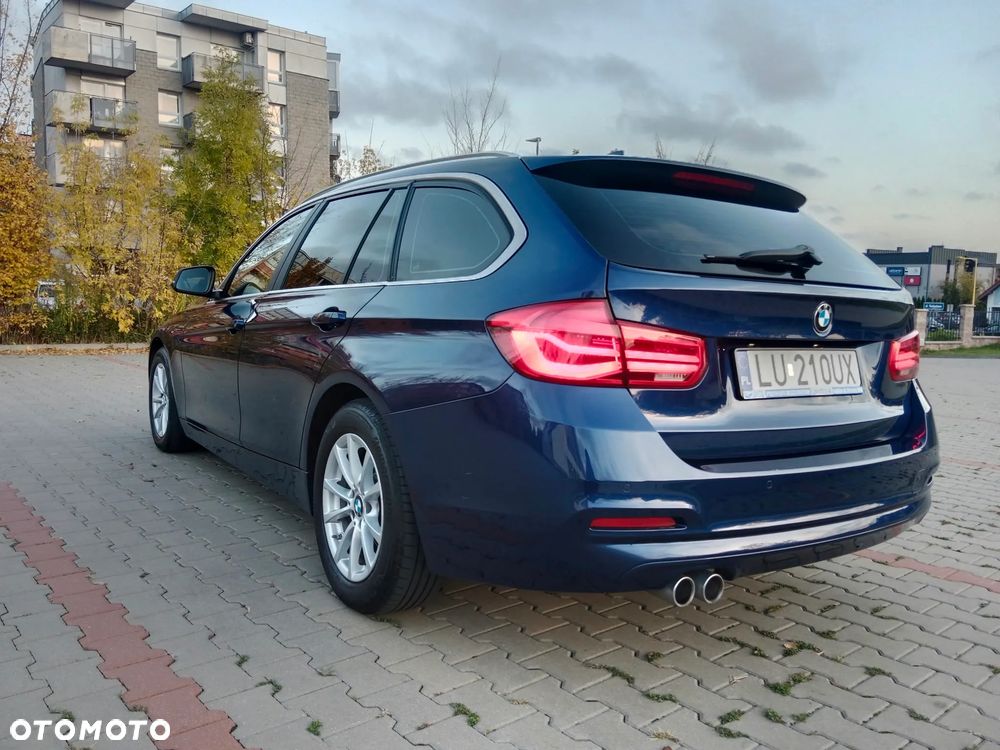 2019 BMW Seria 3, photograph 3