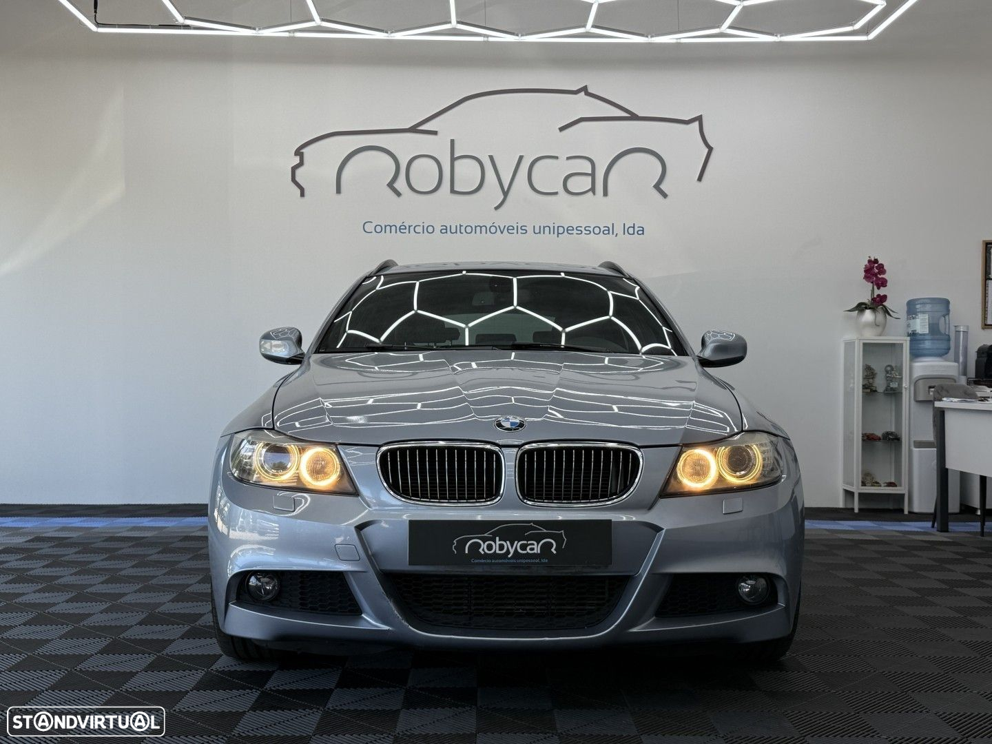 BMW 320 d Touring xDrive - 2