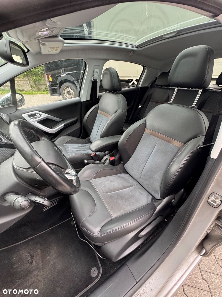 Peugeot 208 1.2 PureTech GPF Signature S&S - 15