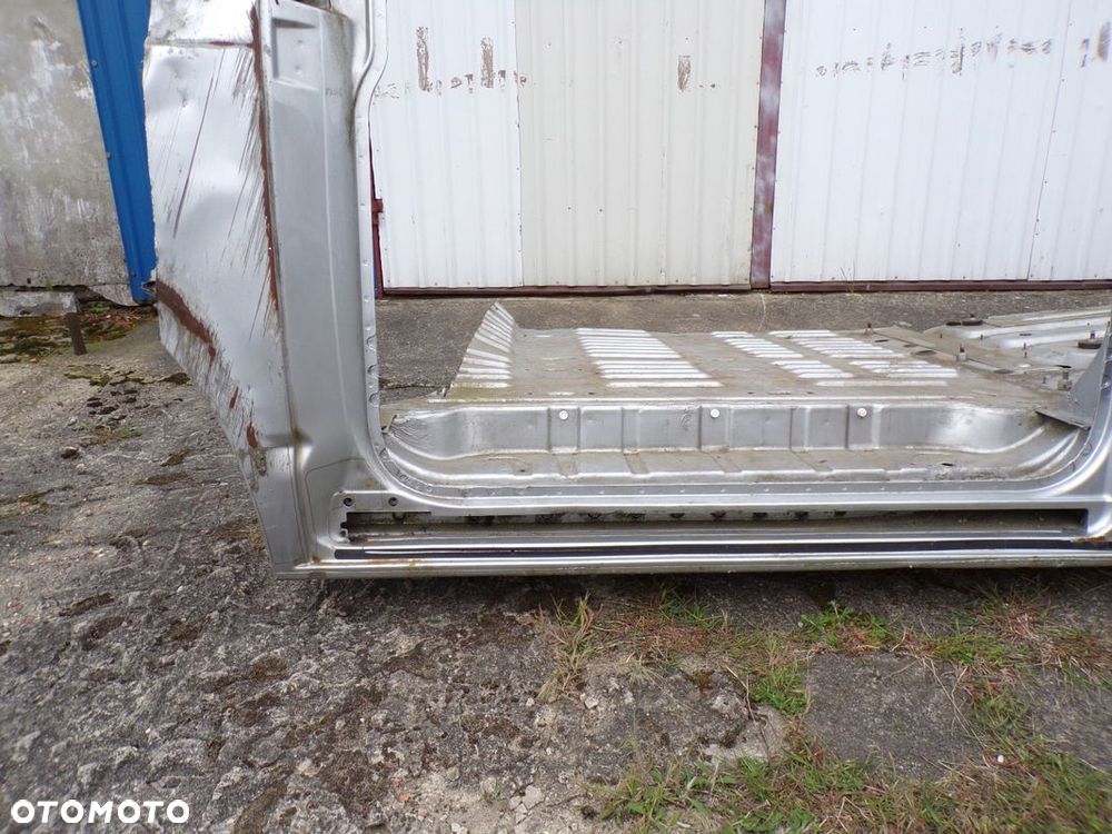 VW T5 CARAVELLE MULTIVAN 04- SŁUPEK PRAWY BOK PRAWY CIĘTY - 9