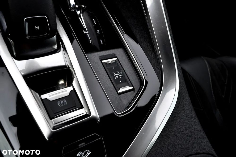 Peugeot 5008 PureTech 180 EAT8 Stop & Start GT - 25