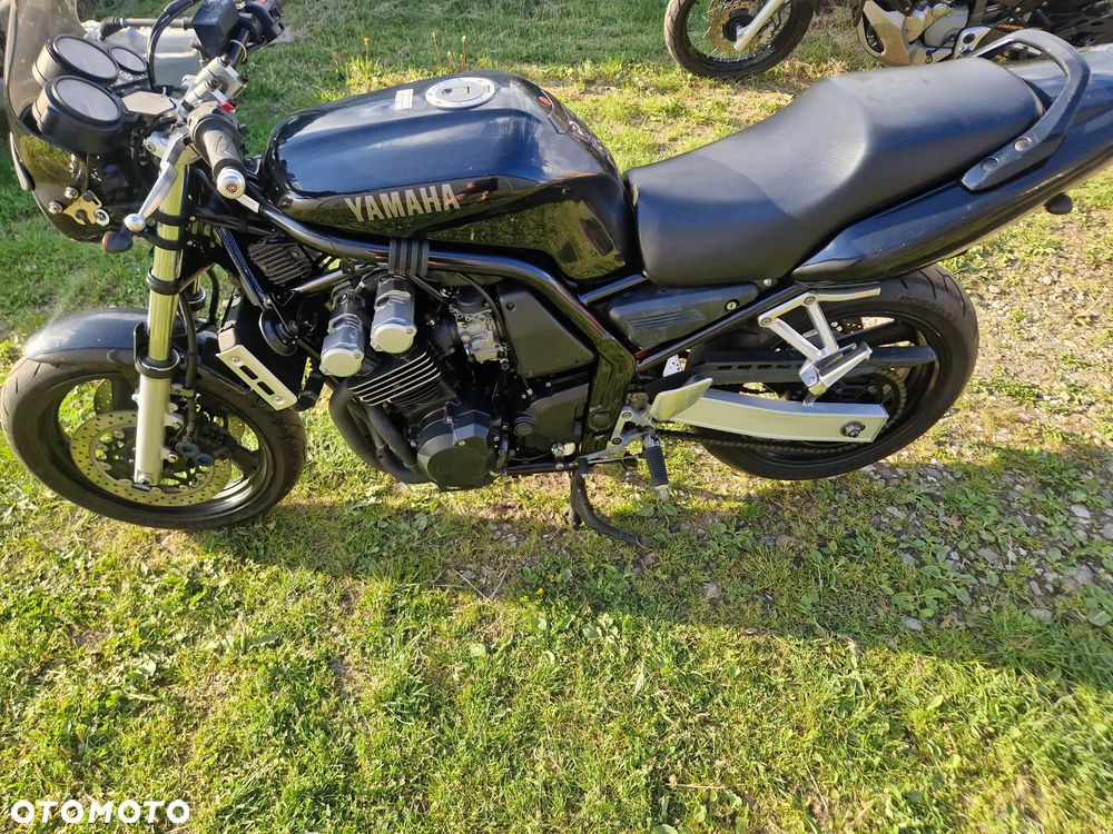 Yamaha FZS - 6