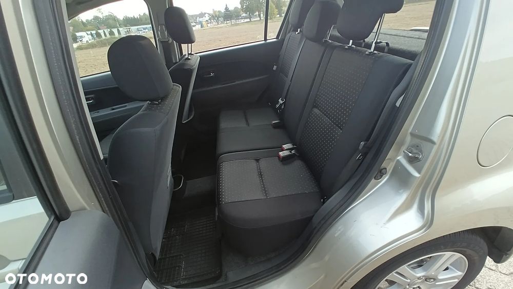 Daihatsu Sirion - 12