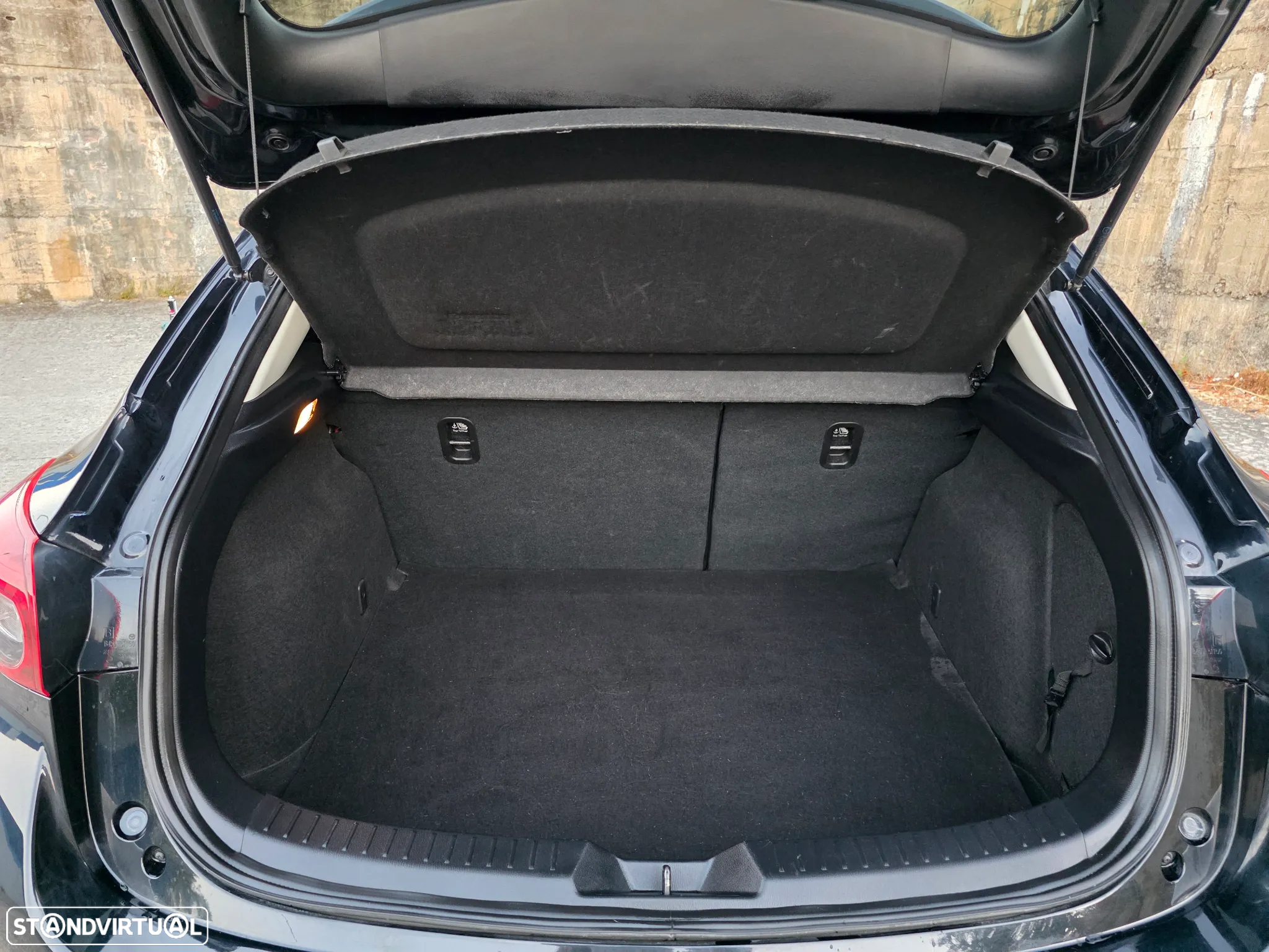 Mazda 3 1.5 Sky-D Excellence Pack HT Navi - 8