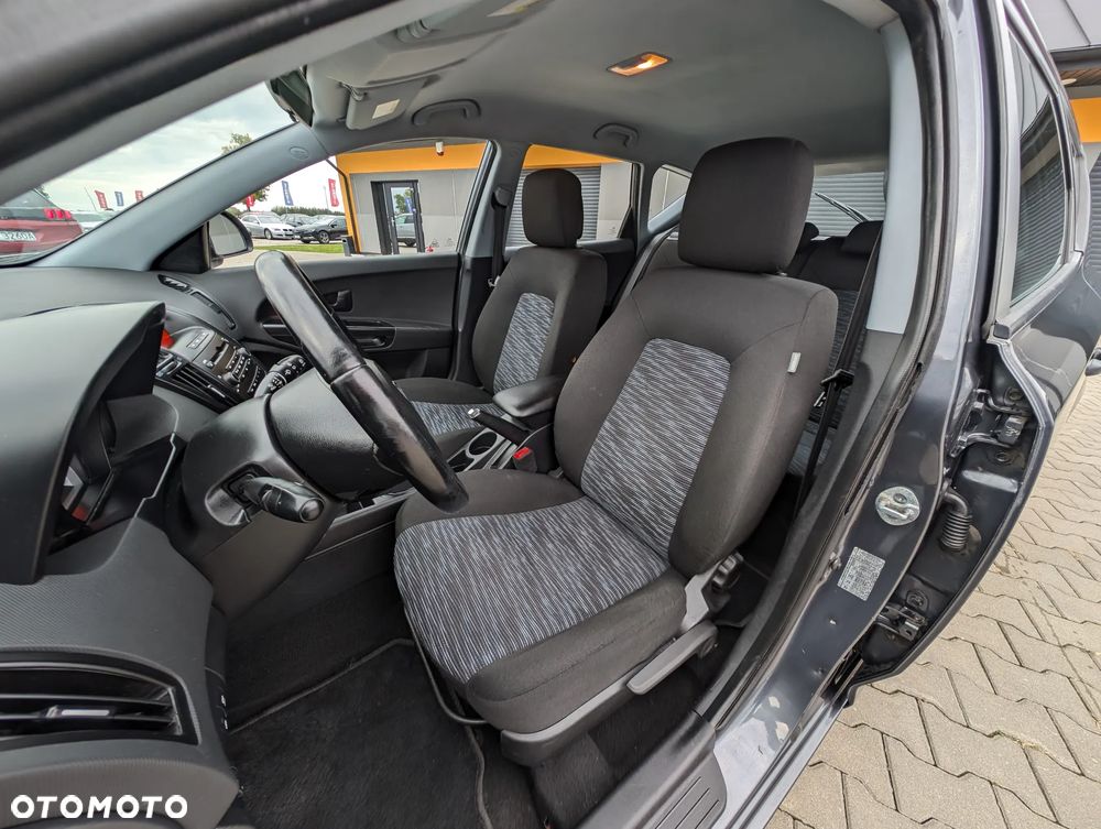 Kia Ceed - 35
