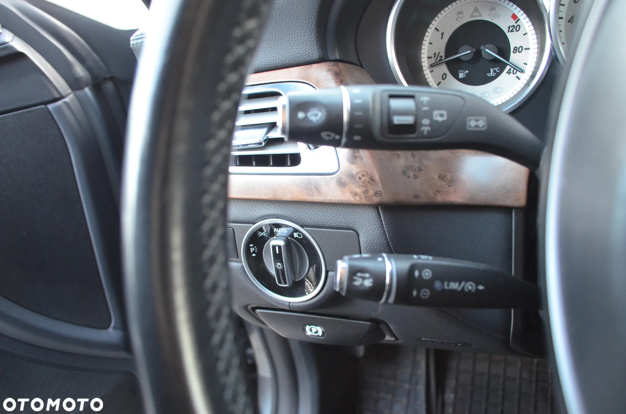 Mercedes-Benz CLS 350 d 4-Matic - 23