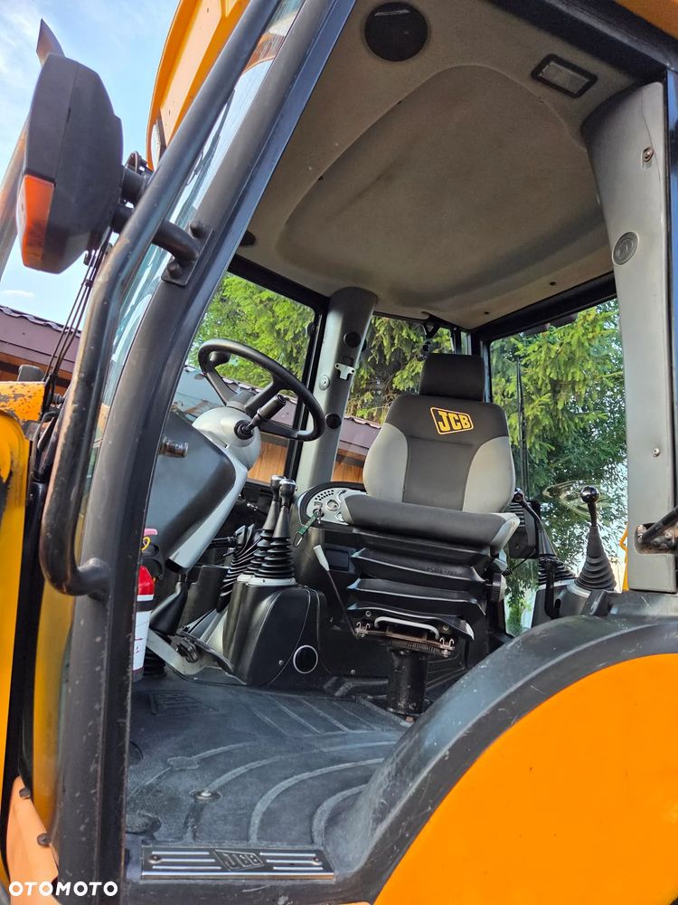 JCB 3CX - 16