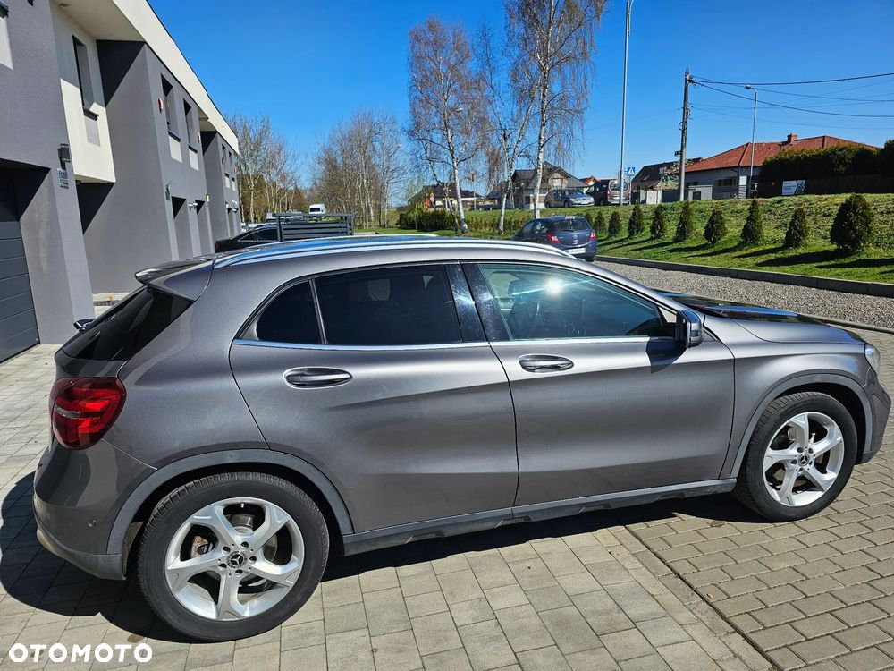 Mercedes-Benz GLA 200 Urban - 2