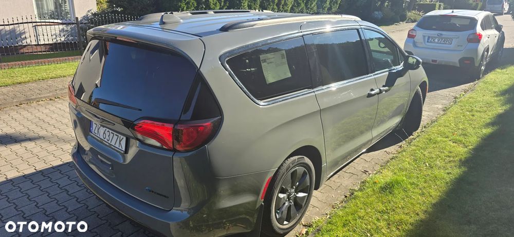 Chrysler Pacifica - 4