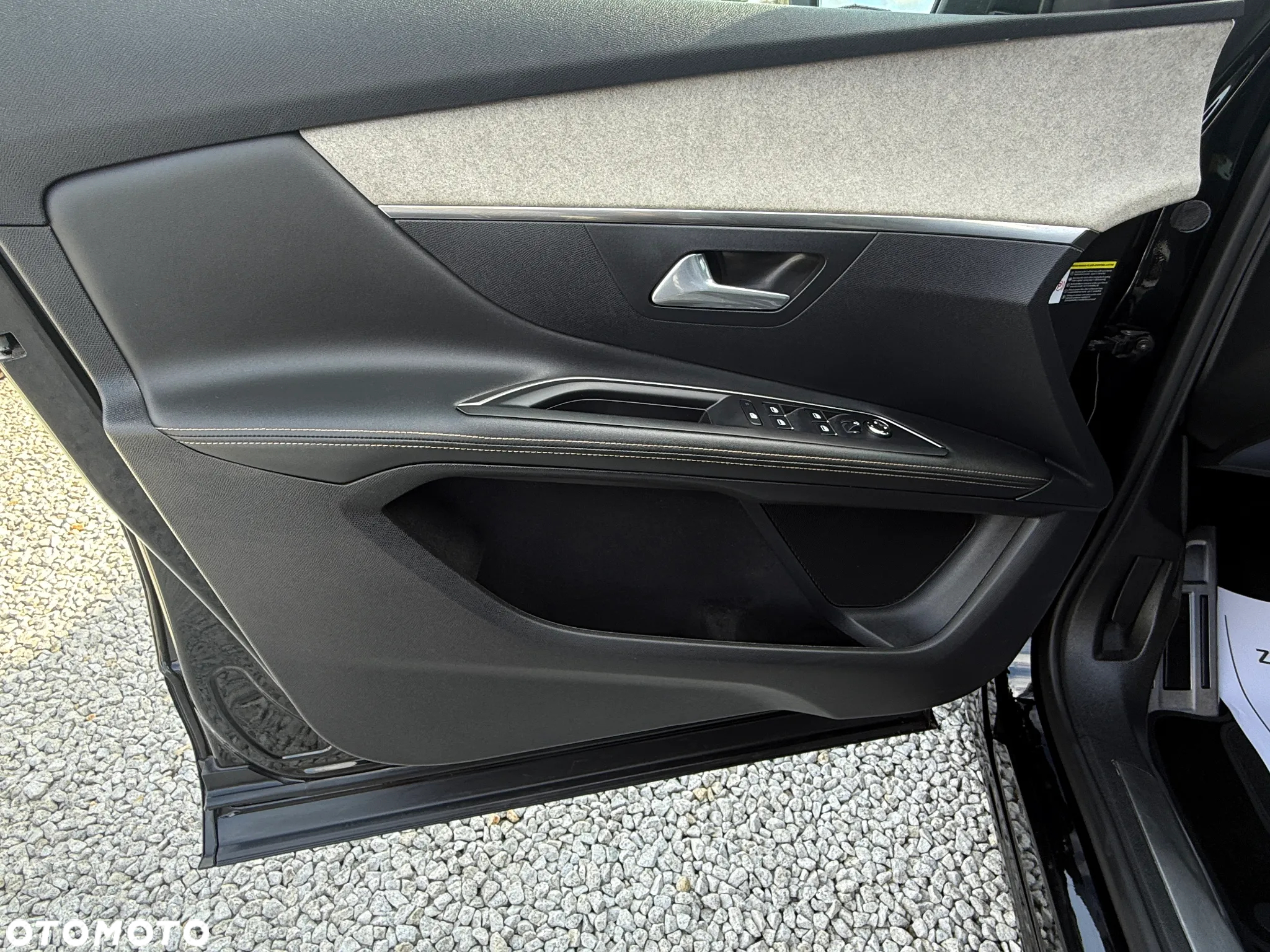 Peugeot 3008 Plug-In Hybrid 225 e-EAT8 GT - 25