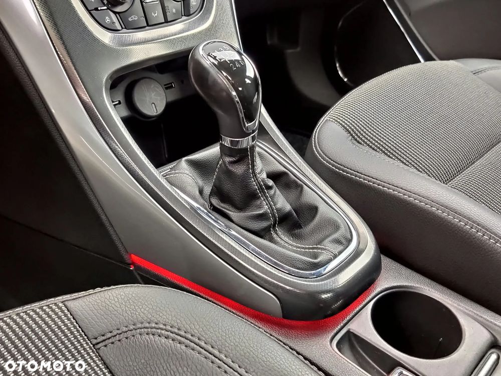 Opel Astra 1.4 Turbo Cosmo - 23