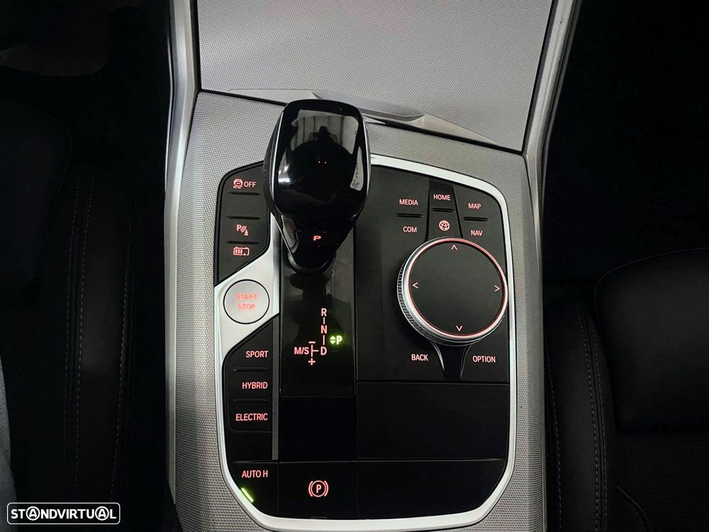 BMW 320 e Touring Corporate Edition Auto - 38