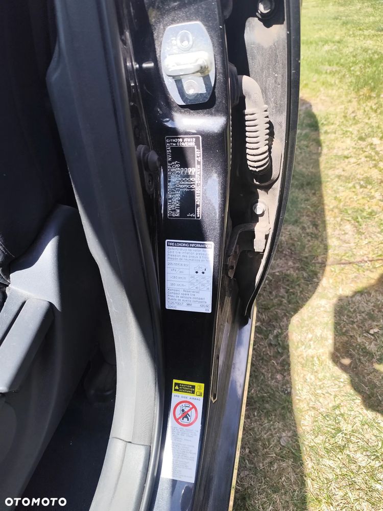 Toyota Auris 2.0 D-4D - 10