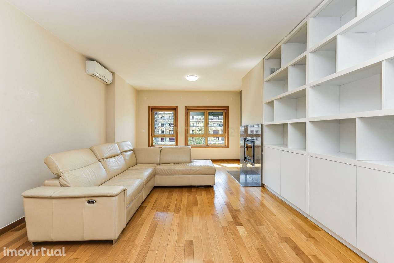 T3 Colinas do Cruzeiro com varanda e exposição solar privilegiada - Grande imagem: 2/28