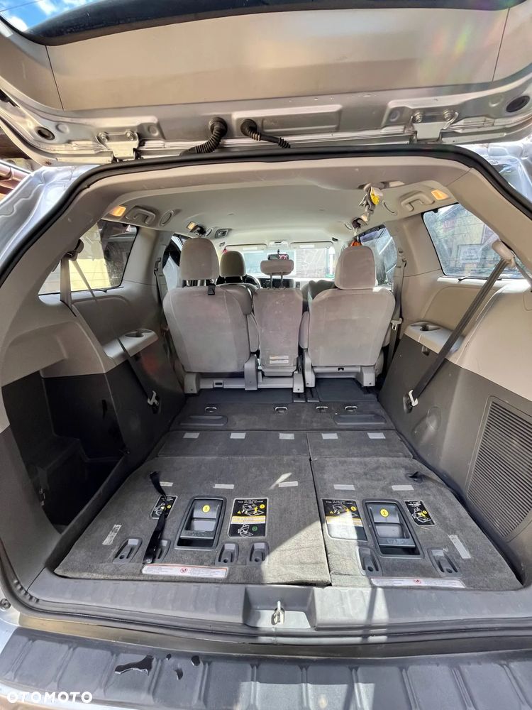 Toyota Sienna - 24