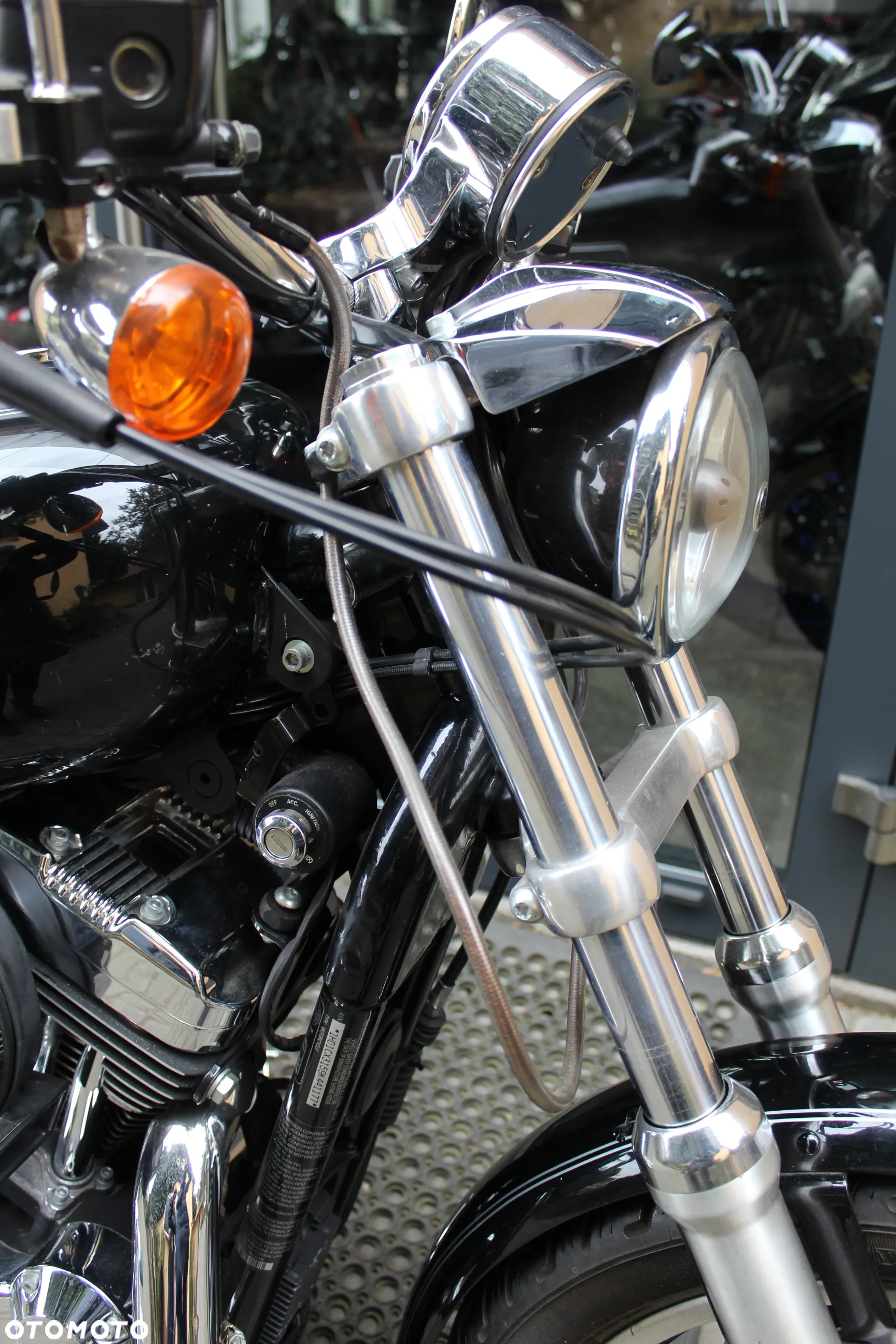 Harley-Davidson Sportster Custom 1200C - 10