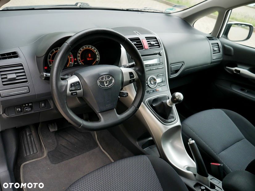 Toyota Auris 1.6 Executive - 12