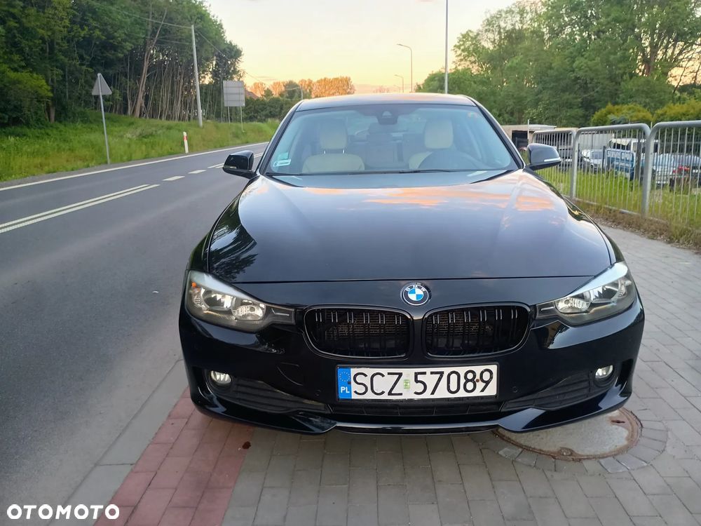 BMW Seria 3 320d Luxury Line - 9