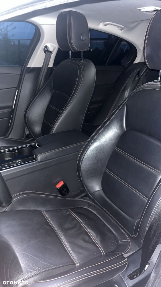 Jaguar XE 20d Prestige - 2