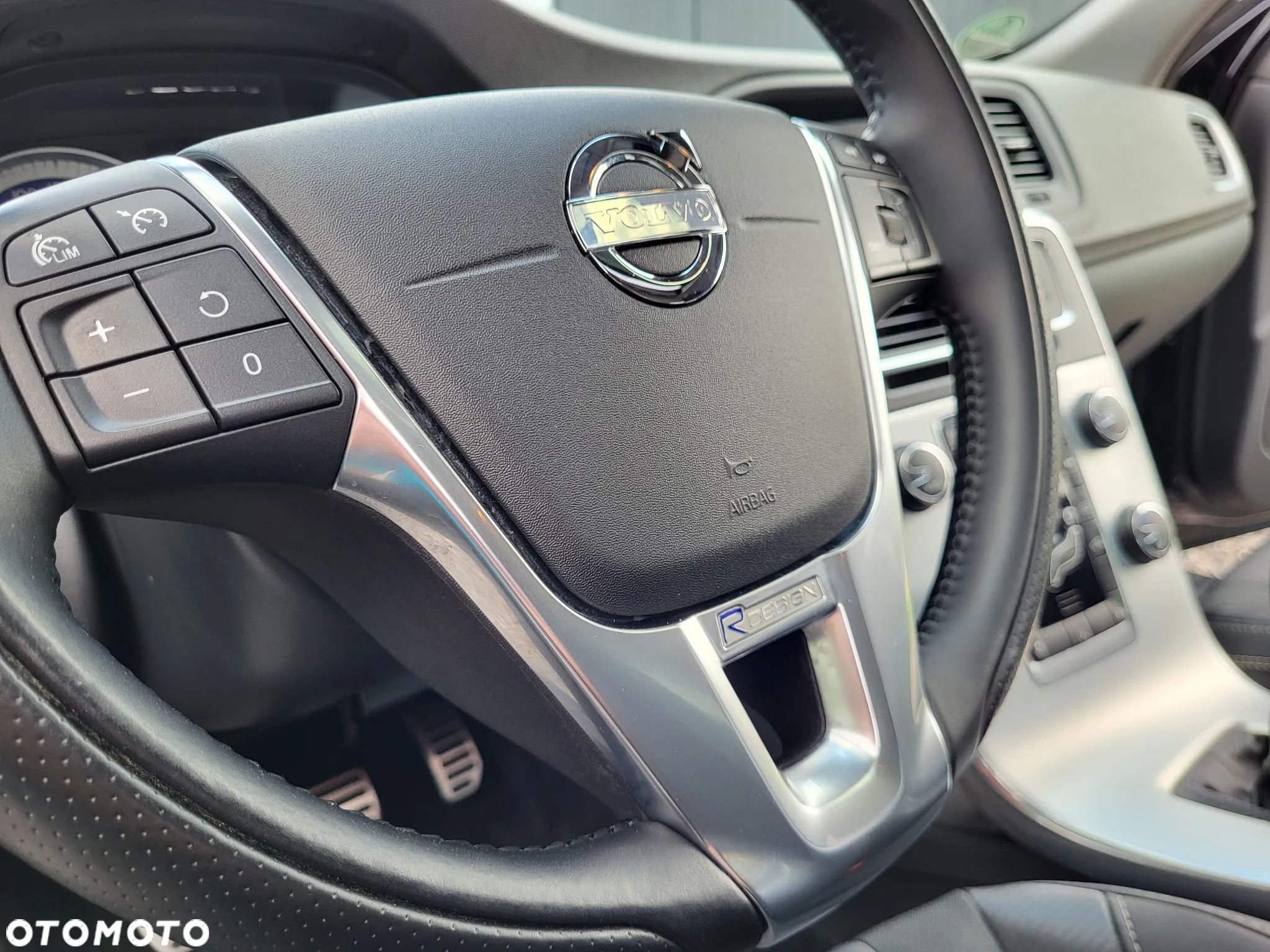 Volvo S60 D4 R-Design - 36
