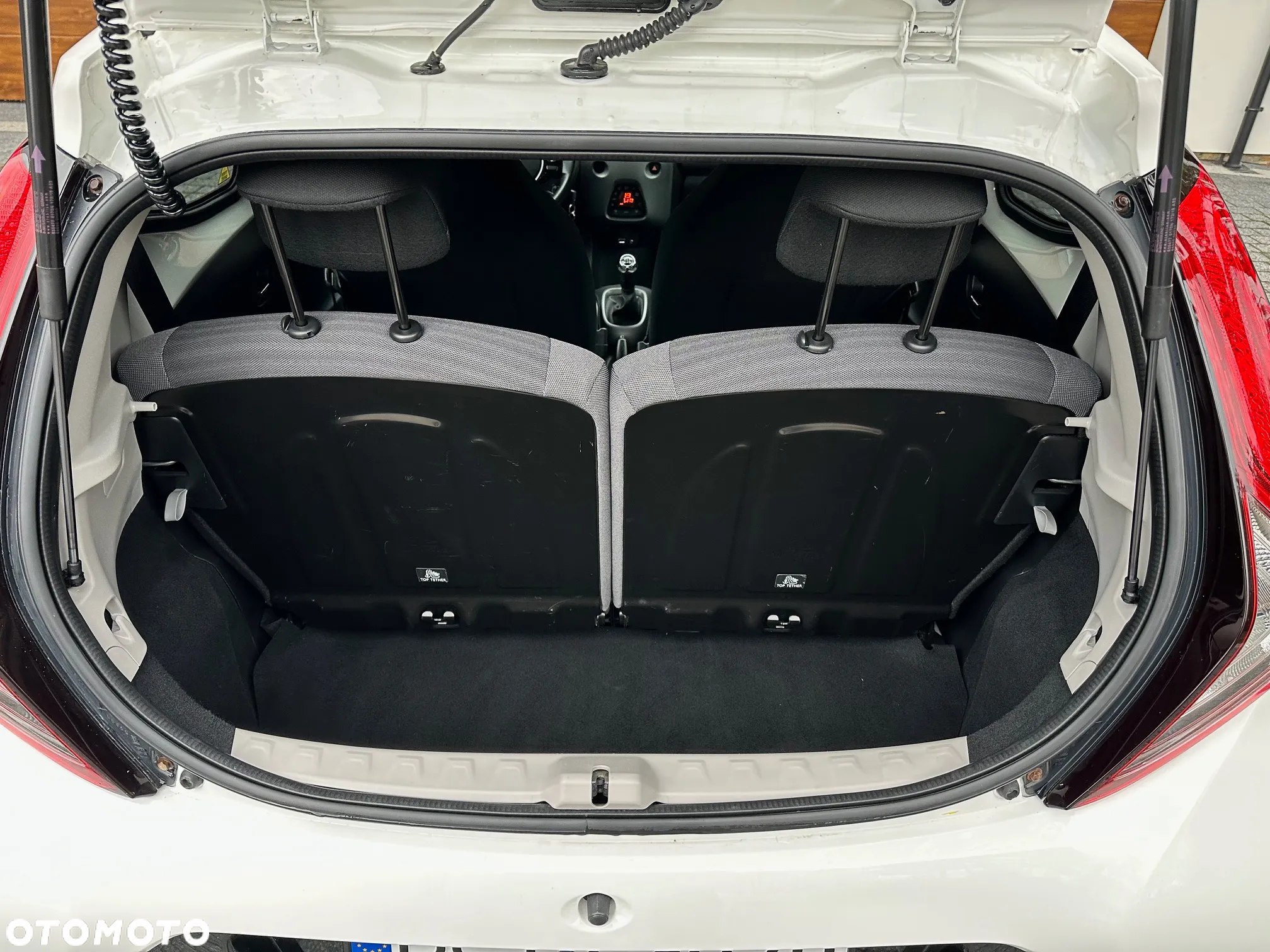 Toyota Aygo x-clusiv - 12