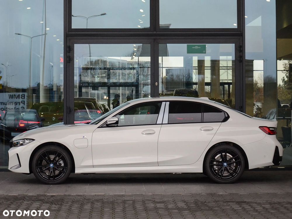 BMW Seria 3 330e PHEV xDrive M Sport sport - 3