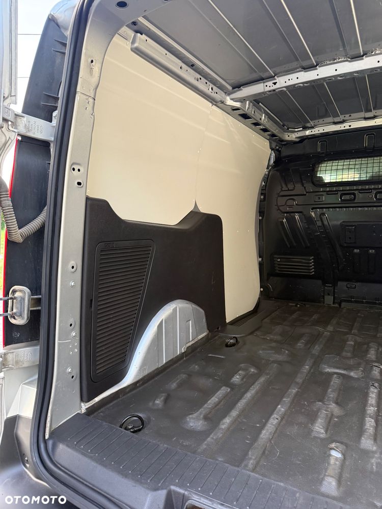 Ford Transit Connect - 12