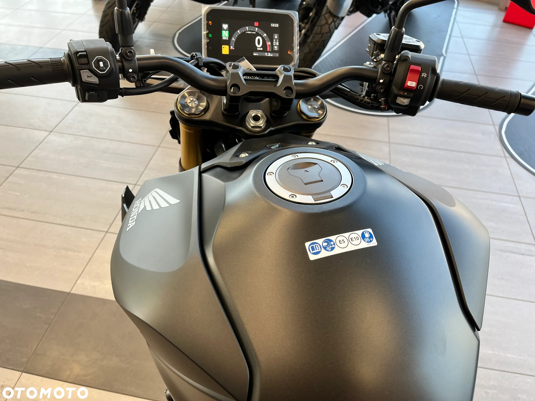 Honda CB - 16