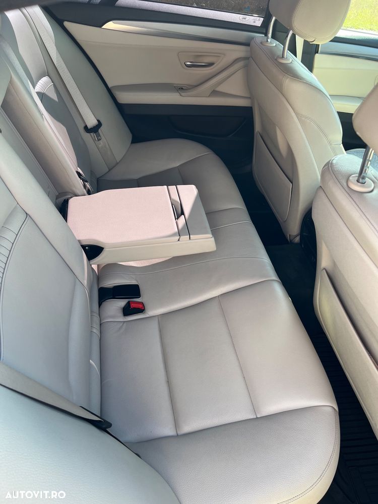 BMW Seria 5 525d xDrive AT - 12