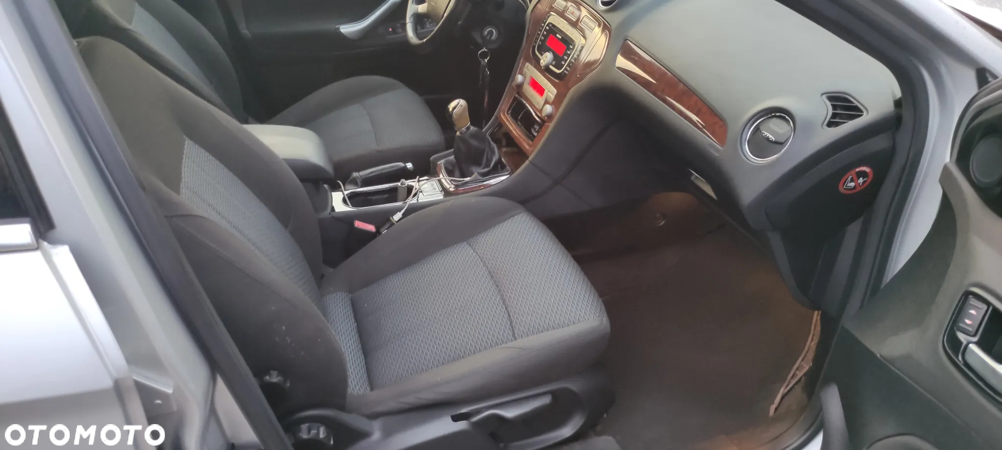 Ford Mondeo 2.0 Ghia - 11