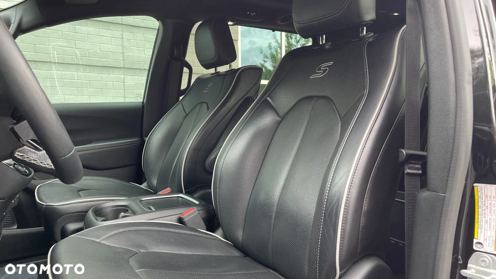 Chrysler Pacifica - 12