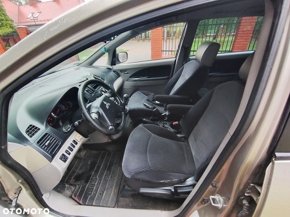 Mitsubishi Grandis 2.0 DI-D 7-Sitzer Intense - 10