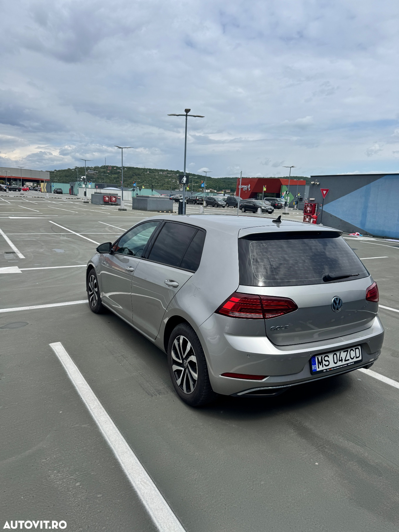Volkswagen Golf 1.6 TDI DSG Comfortline - 3