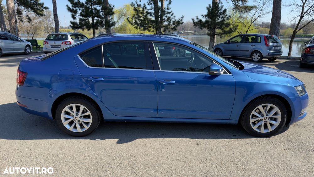 Skoda Octavia 2.0 TDI DSG Style - 3