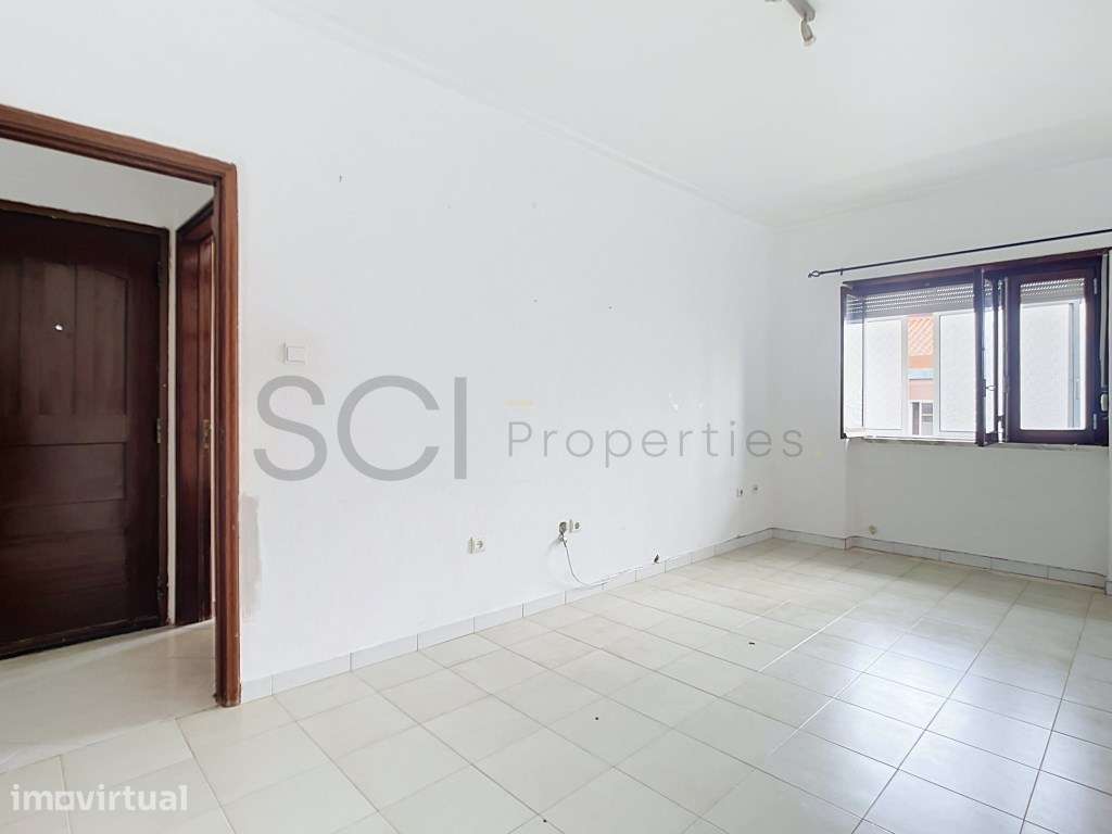 Apartamento T2 - Arrentela / Bairro Manuel André - Excelente lumino... - Grande imagem: 5/26