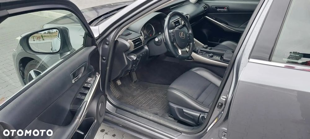 Lexus IS - 9