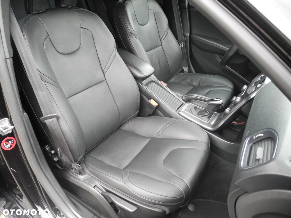 Volvo V40 D4 Geartronic Momentum - 17