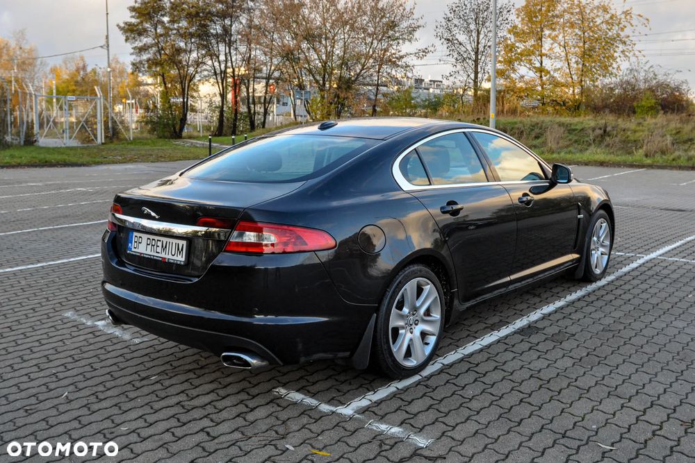 Jaguar XF 2.7 V6 D Luxury - 4